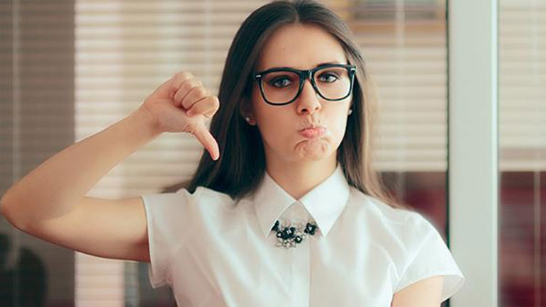 Oι πέντε συμπεριφορές που μας κάνουν αντιπαθείς