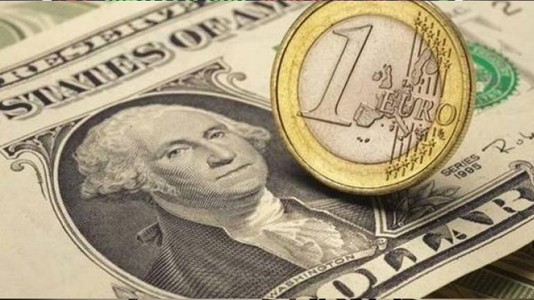 Πτωτικά κινείται το ευρώ