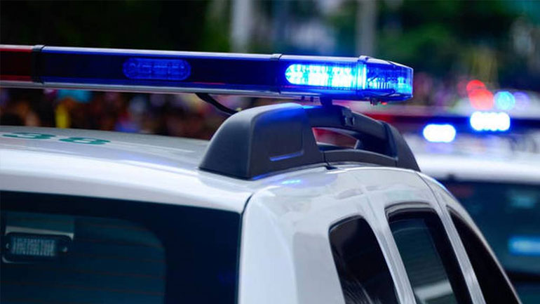 Άνδρας στην Πάτρα απειλεί να πηδήξει από μπαλκόνι