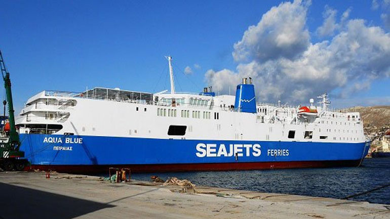 Κατέπλευσε στη Θεσσαλονίκη και το δεύτερο πλοίο που μεταφέρει πρόσφυγες και μετανάστες από τη Λέσβο