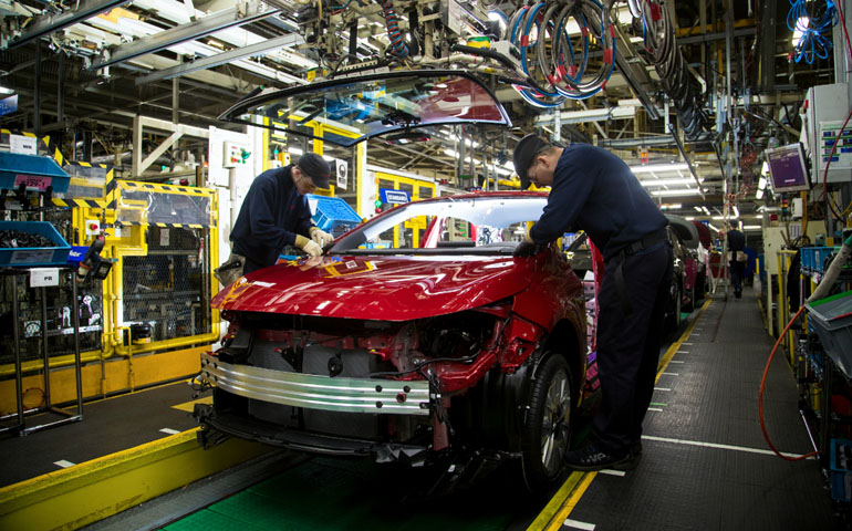 Στη Μεγάλη Βρετανία λειτουργούν πολλά εργοστάσια αυτοκινήτων...