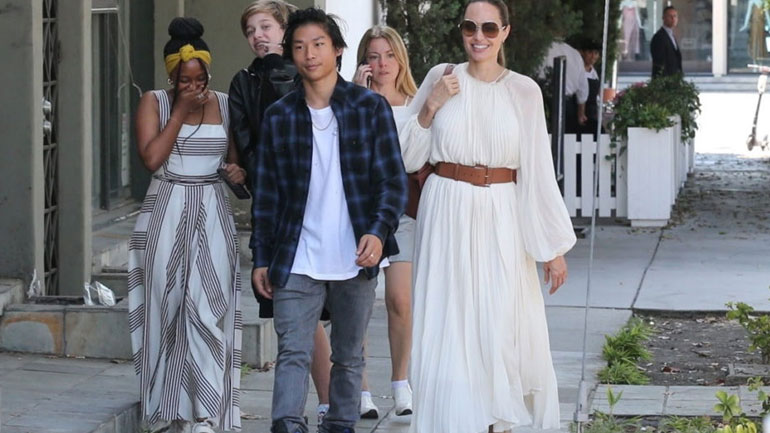 Angelina Jolie και Zahara Pitt: Μαμά και κόρη με το ίδιο φόρεμα!