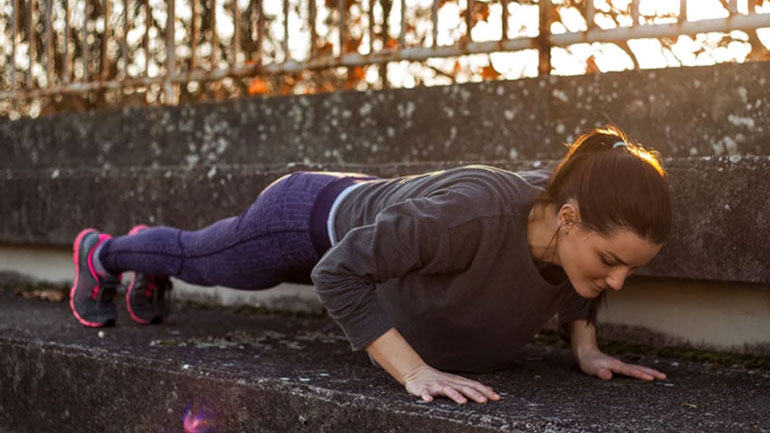 Burpees: H κορυφαία άσκηση για τη σιλουέτα σας!