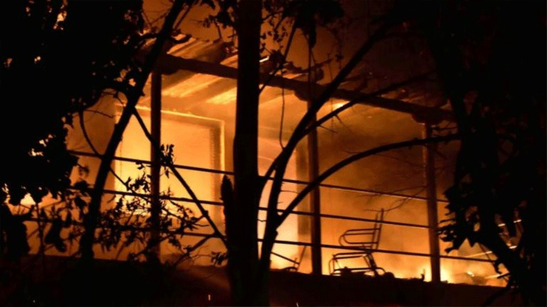 Ολοσχερώς κάηκε μονοκατοικία στην Αργολίδα – Απεγκλωβίστηκαν δύο ηλικιωμένοι