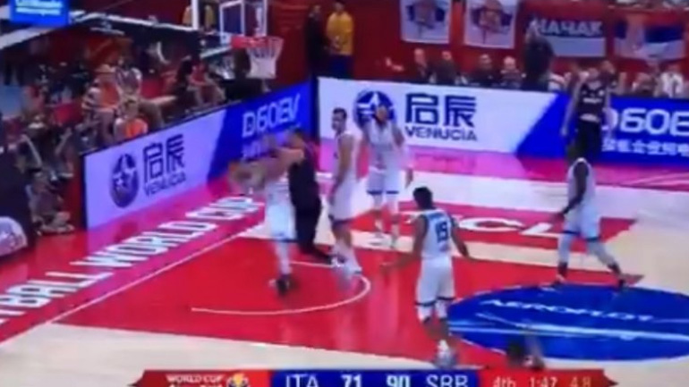 Ο Γιόκιτς έσπρωξε και έριξε στο παρκέ τον Χάκετ!