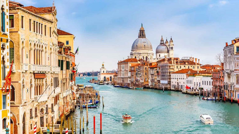 Ο δήμαρχος της Βενετίας σχεδιάζει να απαγορεύσει τελείως το κάπνισμα στο κέντρο της πόλης