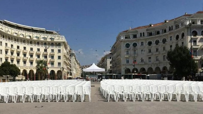 Στήνεται το θερινό σινεμά στην Πλατεία Αριστοτέλους