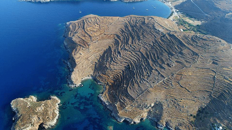 Σπουδαία ευρήματα αποκάλυψε η αρχαιολογική σκαπάνη του καθηγητή Αλέξανδρου Μαζαράκη στην Κύθνο