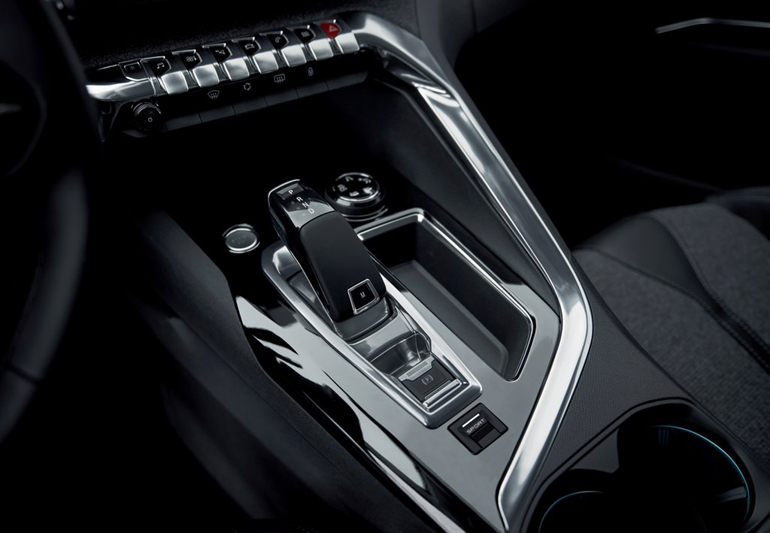 Ο λεβιές από το αυτόματο κιβώτιο 8 σχέσεων