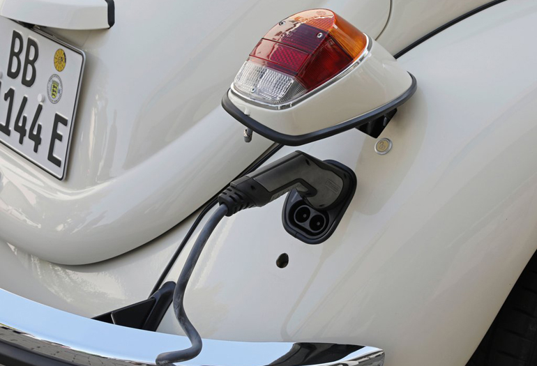 Παλιό VW Beetle με είσοδο για ρεύμα!