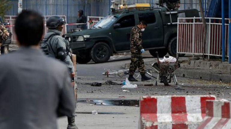 Ισχυρή έκρηξη στην Καμπούλ – Βομβιστής πυροδότησε τα εκρηκτικά με τα οποία είχε ζωστεί