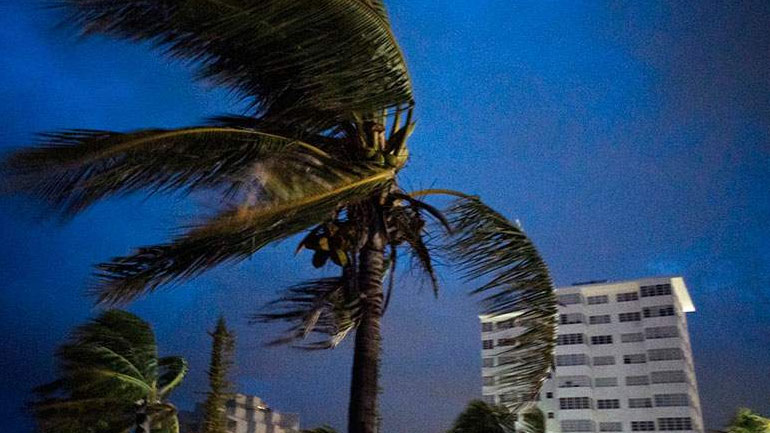 Στο πλευρό των πληγέντων του τυφώνα Ντόριαν η Disney