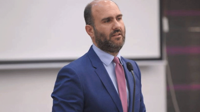 Στα μαλακά ο Μαρκόπουλος για το «αιματάκι» των μπαχαλάκηδων