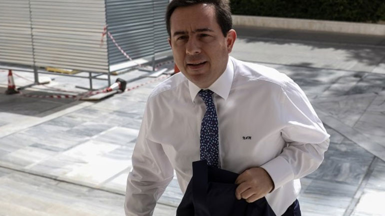 «Έφοδος» Μηταράκη σε κατάστημα του ΕΦΚΑ στο Κιλκίς