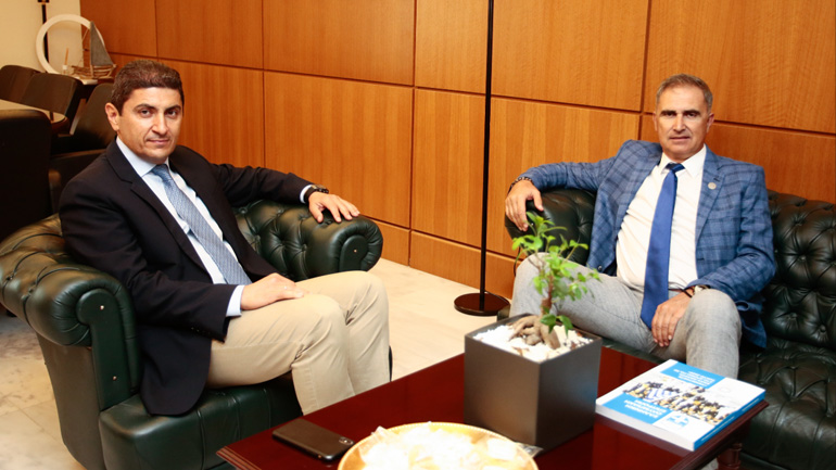 Εκπροσώπους του Παναιτωλικού και του Αστέρα Τρίπολης συνάντησε ο Αυγενάκης