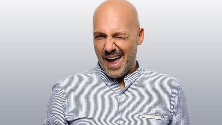 Νίκος Μουτσινάς: Το πάρτι-έκπληξη που του ετοίμασαν οι συνεργάτες του