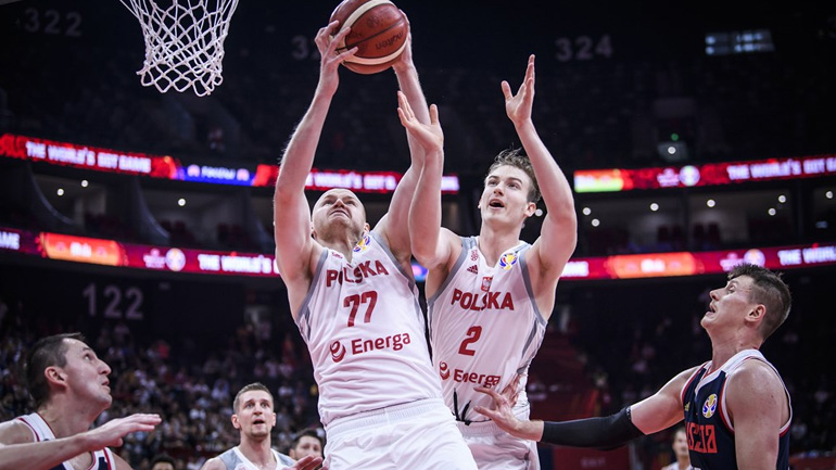 Φουλ για την οκτάδα η Πολωνία, 79-74 τη Ρωσία