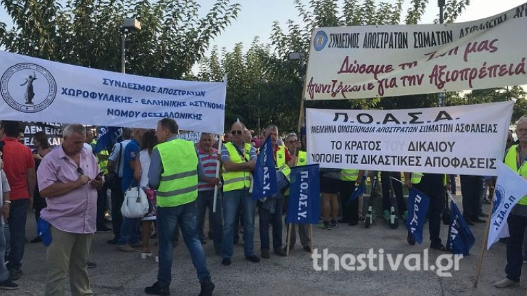 Θεσσαλονίκη: Σε εξέλιξη συγκέντρωση ενστόλων στον Λευκό Πύργο