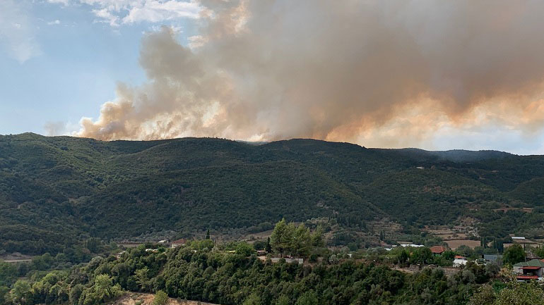 Μεγάλη πυρκαγιά κοντά στη Σκουτεσιάδα Παναιτωλικού του δήμου Αγρινίου