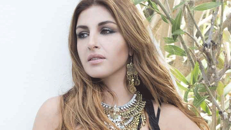 Η Έλενα Παπαρίζου στο Ζηρίνειο Στάδιο Κηφισιάς