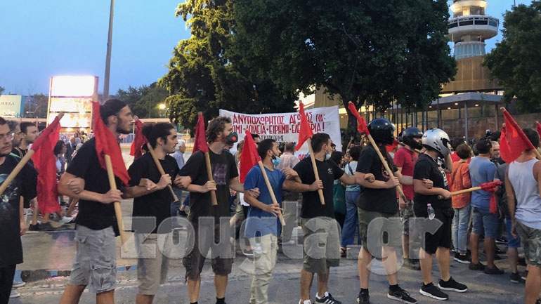 Μικροένταση και χημικά στην πύλη της ΔΕΘ