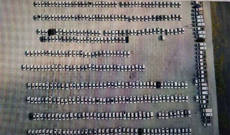  H φωτογραφία από drone που δείχνει το πάρκινγκ από ψηλά