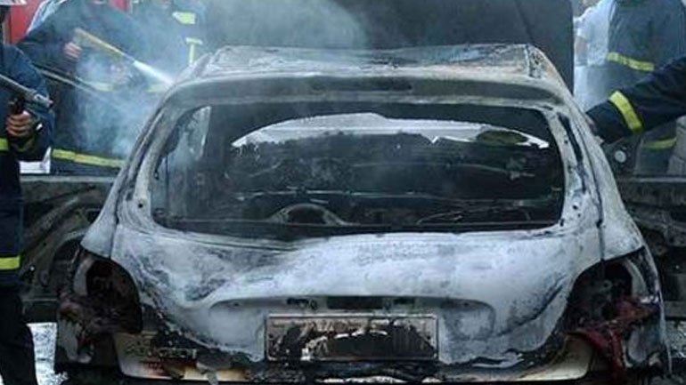 Βγήκαν σώοι από φλεγόμενο αυτοκίνητο – Κινδύνευσαν και παιδιά