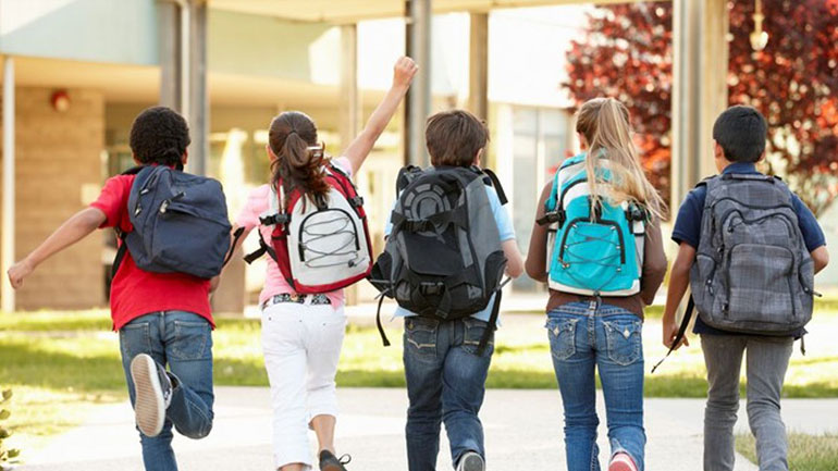 Πόσο θα κοστίσει η σχολική τσάντα; Συμβουλές σε γονείς