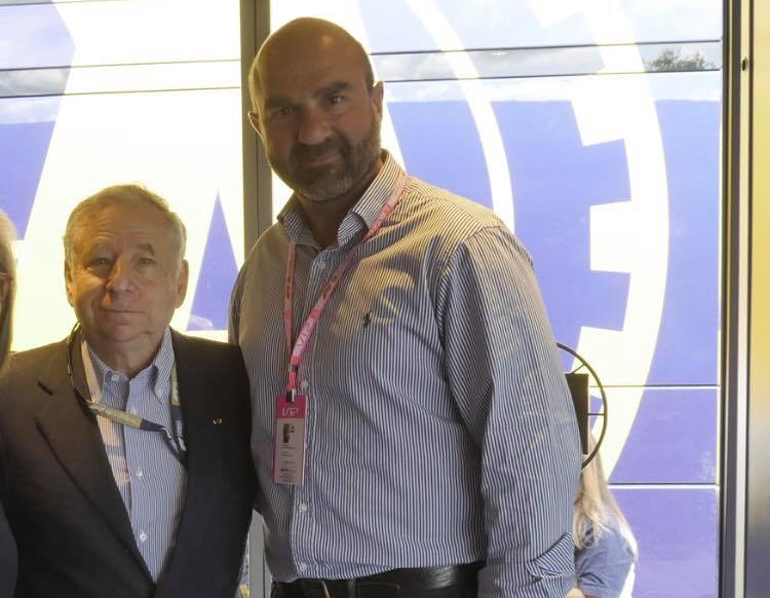 O εκπαιδευτής οδήγησης Γιώργος Καραμέρης με τον πρόεδρο της FIA, Jean Todt