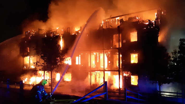 Μεγάλη έκρηξη σε πολυκατοικία στο Λονδίνο