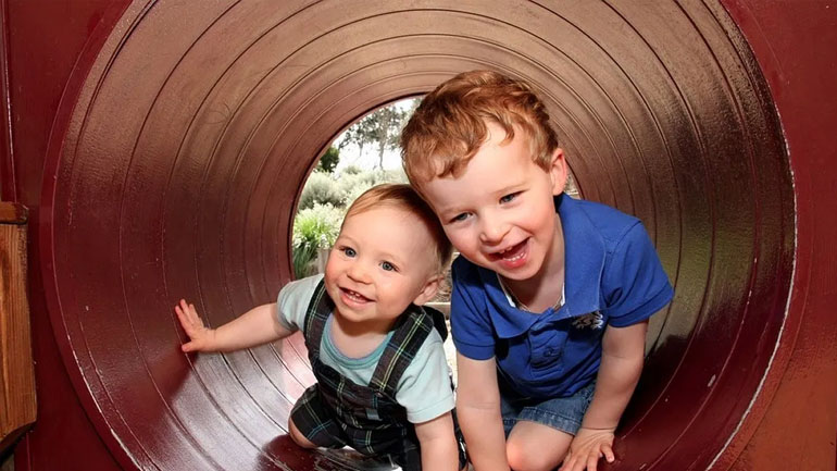 Τα παιδιά που έχουν μεγαλύτερο αδερφό παρουσιάζουν καθυστέρηση στη γλωσσική ανάπτυξη