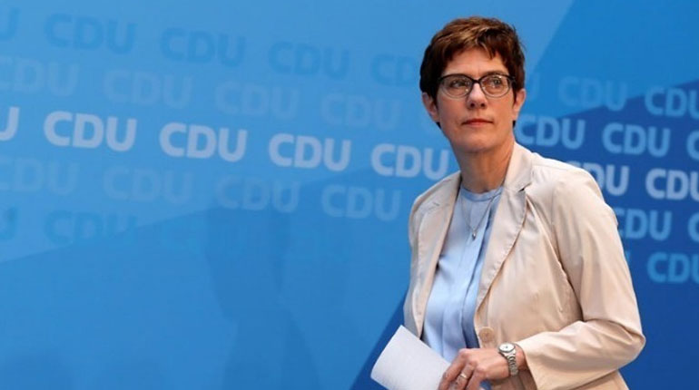 Η Καρενμπάουερ απέκλεισε εκ νέου το ενδεχόμενο συνεργασίας CDU-AfD