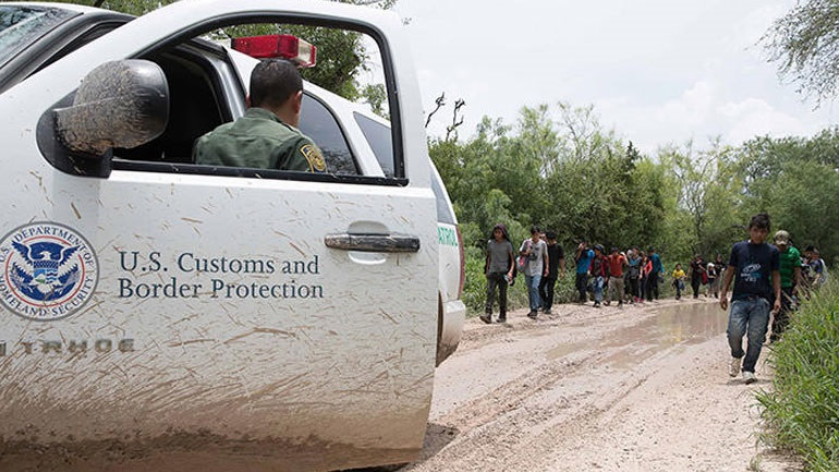 ΗΠΑ: Μειώθηκαν οι συλλήψεις μεταναστών στα σύνορα με το Μεξικό