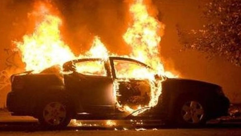 Εμπρηστική επίθεση σε Ι.Χ. που βρισκόταν σε μάντρα που ανήκε στον Βασίλη Στεφανάκο