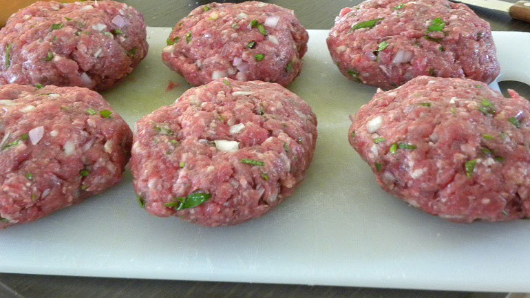 Κατασχέθηκε ακατάλληλο κρέας στον Πειραιά