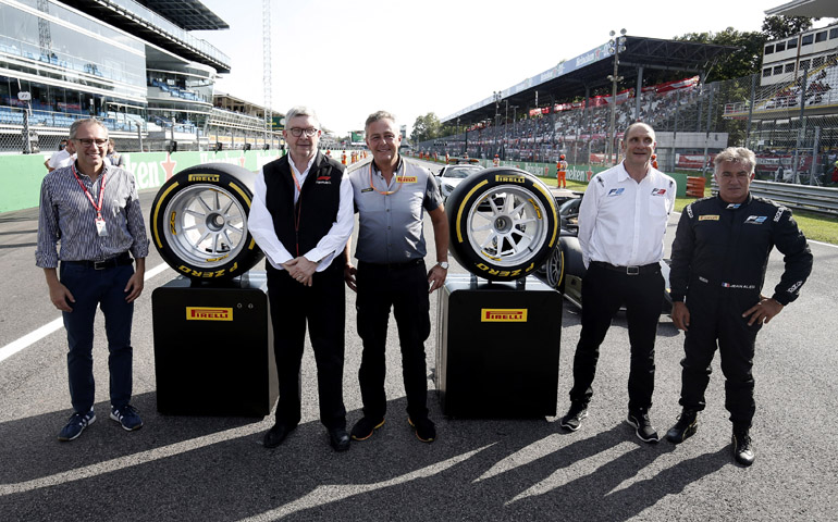 Παρόντες στα αποκαλυπτήρια ήταν ο αθλητικός διευθυντής της Formula 1, Ross Brawn, o πρόεδρος της επιτροπής μονοθεσίων της FIA Stefano Domenicali, ο CEO του πρωταθλήματος FIA Formula 2, Bruno Michel, ο επικεφαλής F1 και αγώνων αυτοκινήτου της Pirelli, Mario Isola και ο οδηγός αγώνων Jean Alesi