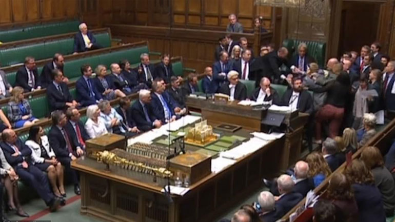 Στον πάγο από σήμερα η βρετανική Βουλή