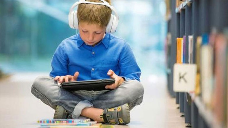 Έρευνα: Ένας στους δύο γονείς επιτρέπει στα παιδιά του απεριόριστη πρόσβαση στο διαδίκτυο