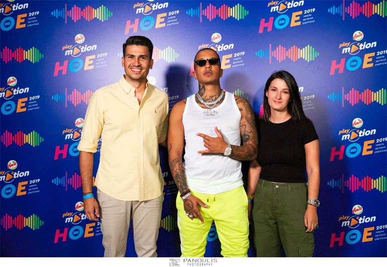 O Πάνος Μάντης, Senior Brand Manager Amita Motion και η Αμαλία Ράιδου, Junior Brand Manager Amita Motion με τον Light