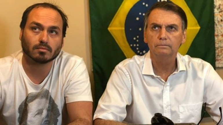 Βραζιλία: Ο γιος του Μπολσονάρου αμφισβητεί ότι η «αλλαγή» στη χώρα μπορεί να επιτευχθεί «διά της δημοκρατικής οδού»