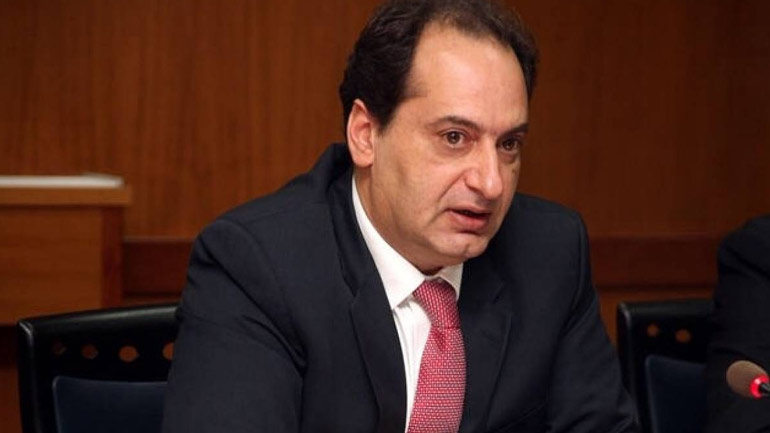 Ο πρώην Υπουργός Μεταφορών κόλλησε…