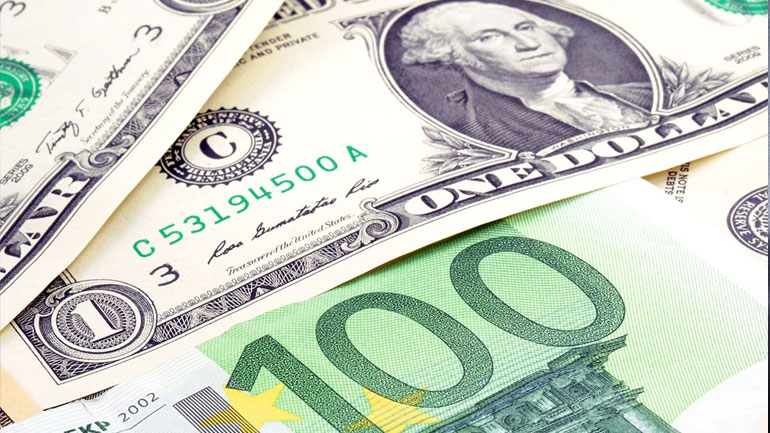 Υποχωρεί το ευρώ έναντι του δολαρίου