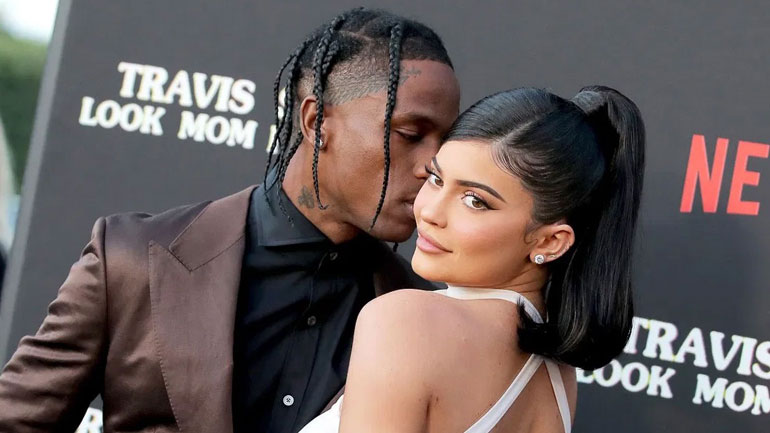 Kylie Jenner: Ποζάρει ολόγυμνη στην αγκαλιά του Travis Scott για το Playboy!