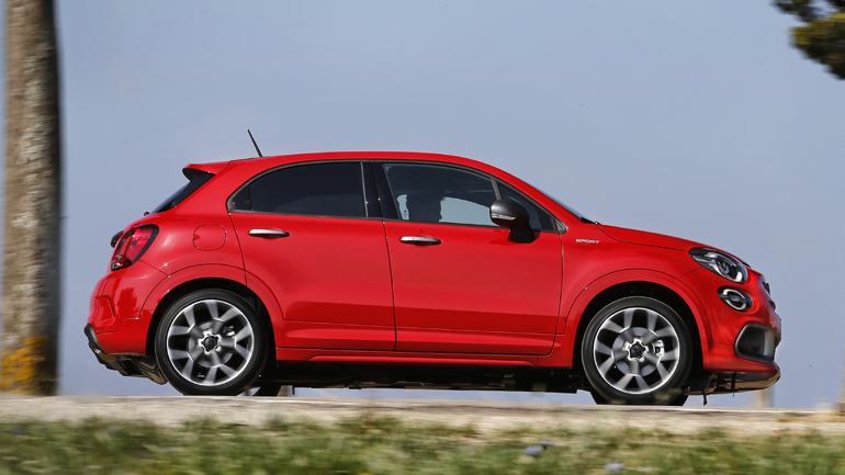 Αρκετά χαμηλωμένο, φουσκωμένο όσο χρειάζεται και με εντυπωσιακές 19άρες ζάντες