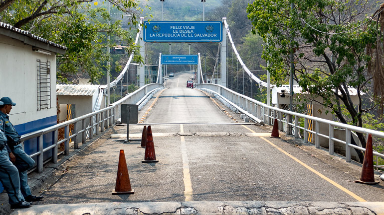 Ελ Σαλβαδόρ: Εκατοντάδες αστυνομικοί αναπτύσσονται στα σύνορα για να ανακόψουν τις μεταναστευτικές ροές