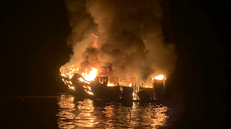 Καλιφόρνια: Ανέλκυσαν το κουφάρι του καταδυτικού πλοίου Conception