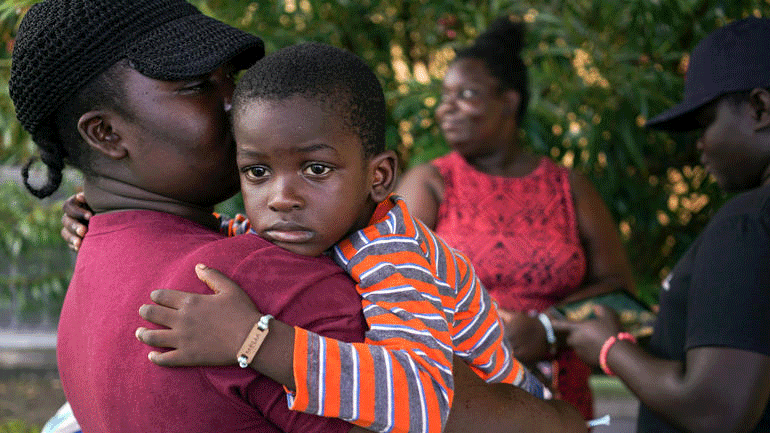 Η Ύπατη Αρμοστεία «λυπάται» για την περιστολή των αιτήσεων ασύλου