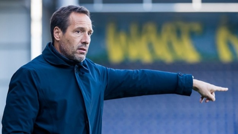 Βλέπει Super League και Champions League ο Φαν Σιπ