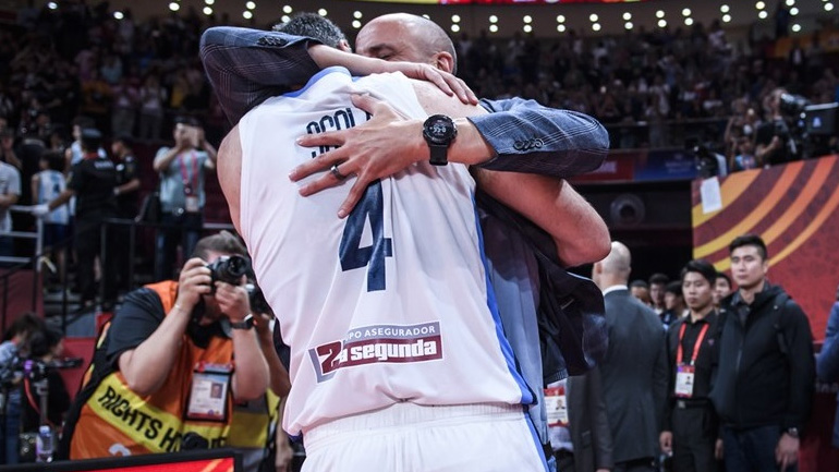 Η αγκαλιά του Σκόλα με τον Τζινόμπιλι