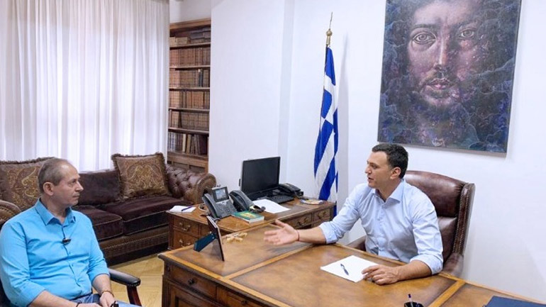 Συνάντηση Κικίλια με τον πατέρα της 8χρονης που χτυπήθηκε από αδέσποτη σφαίρα